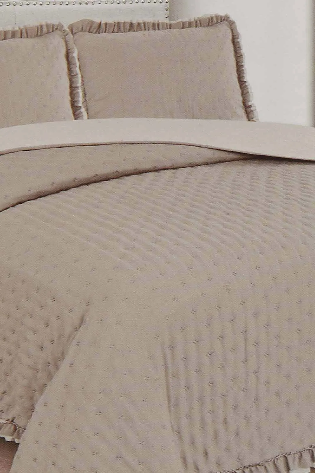 Beige 3 Piece Dotted Bedspread With Ruffles (Double Size)