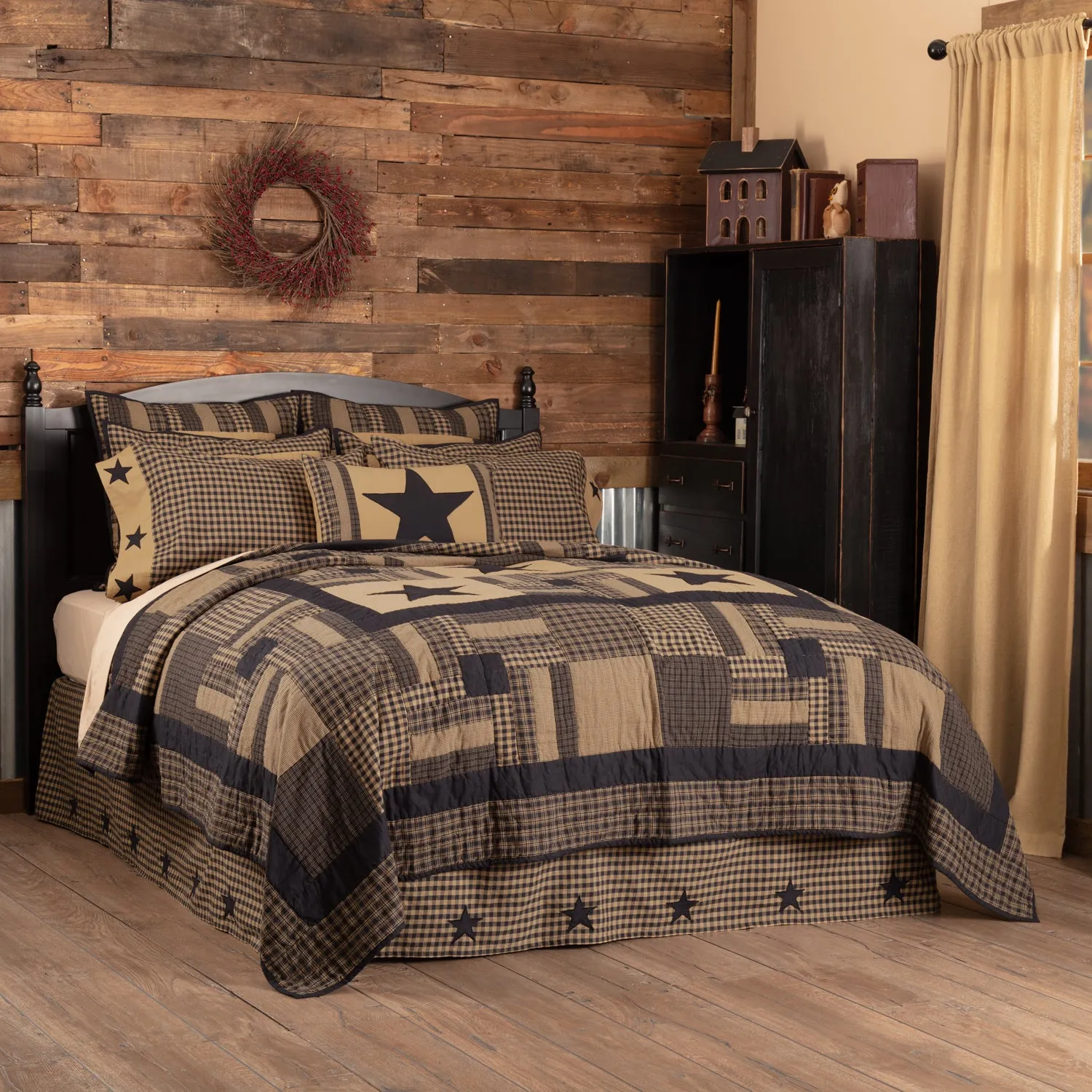 Black Check Star Luxury King Quilt 120Wx105L