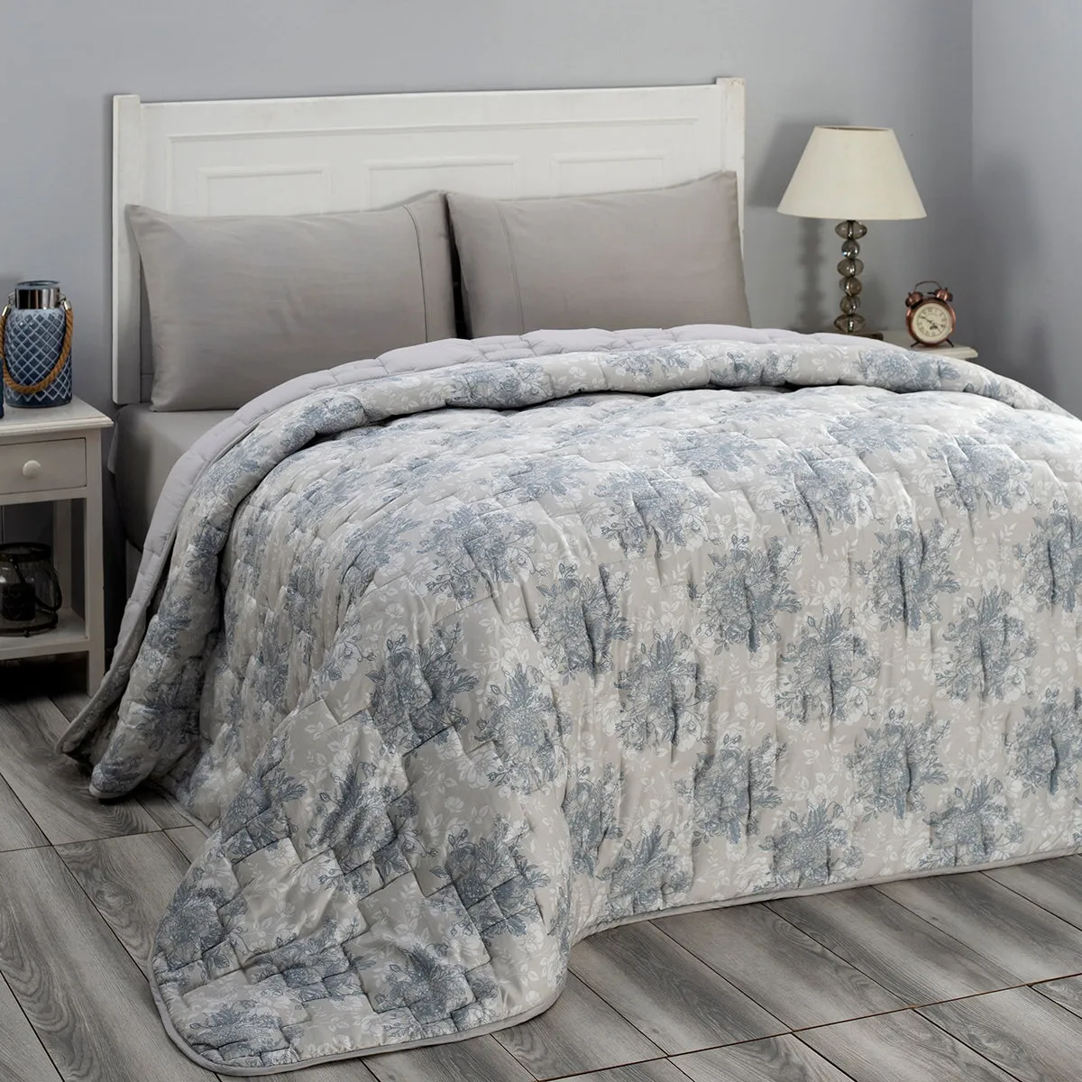 Blossom Couture Azalea Winter Quilt/Quilted Bed Cover/Comforter Blue