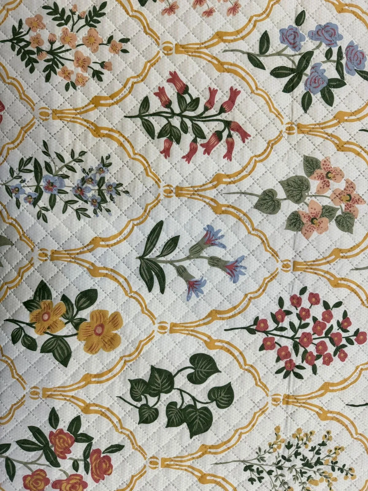 Furnistitchs Cotton Feel Quilted Ultrasonic Bedcover Bedsheet Quilt Bedspread with 2 King Size Pillow Covers 90 x 100 inches / 228 x 248 cms - Decorative Bed Cover King Size (White Flower Pots)
