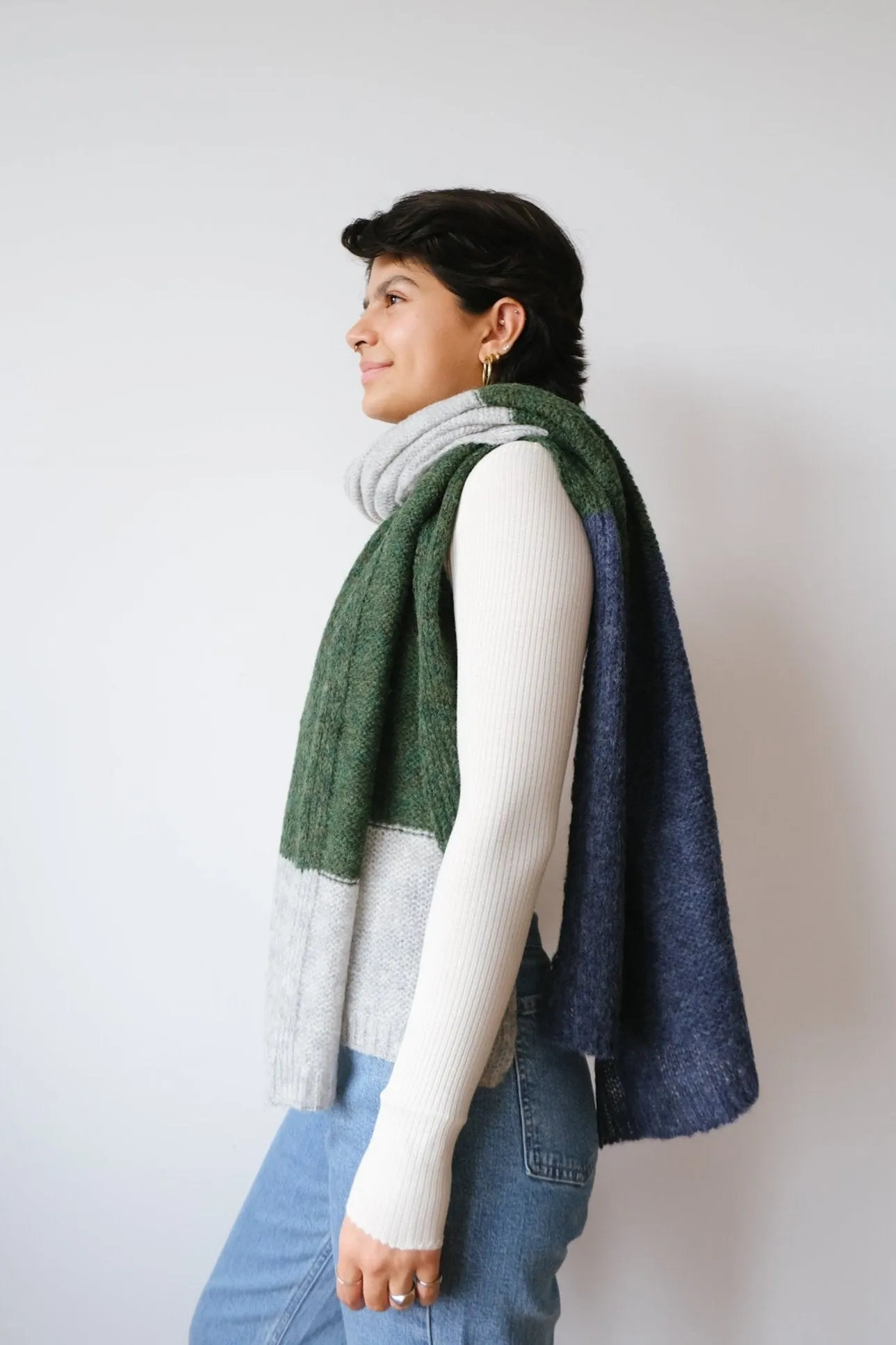 knit scarf - delta - lake colors